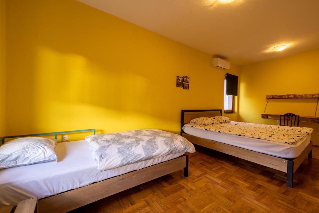 Hostel Prishtina Backpackers Pristina Exterior photo