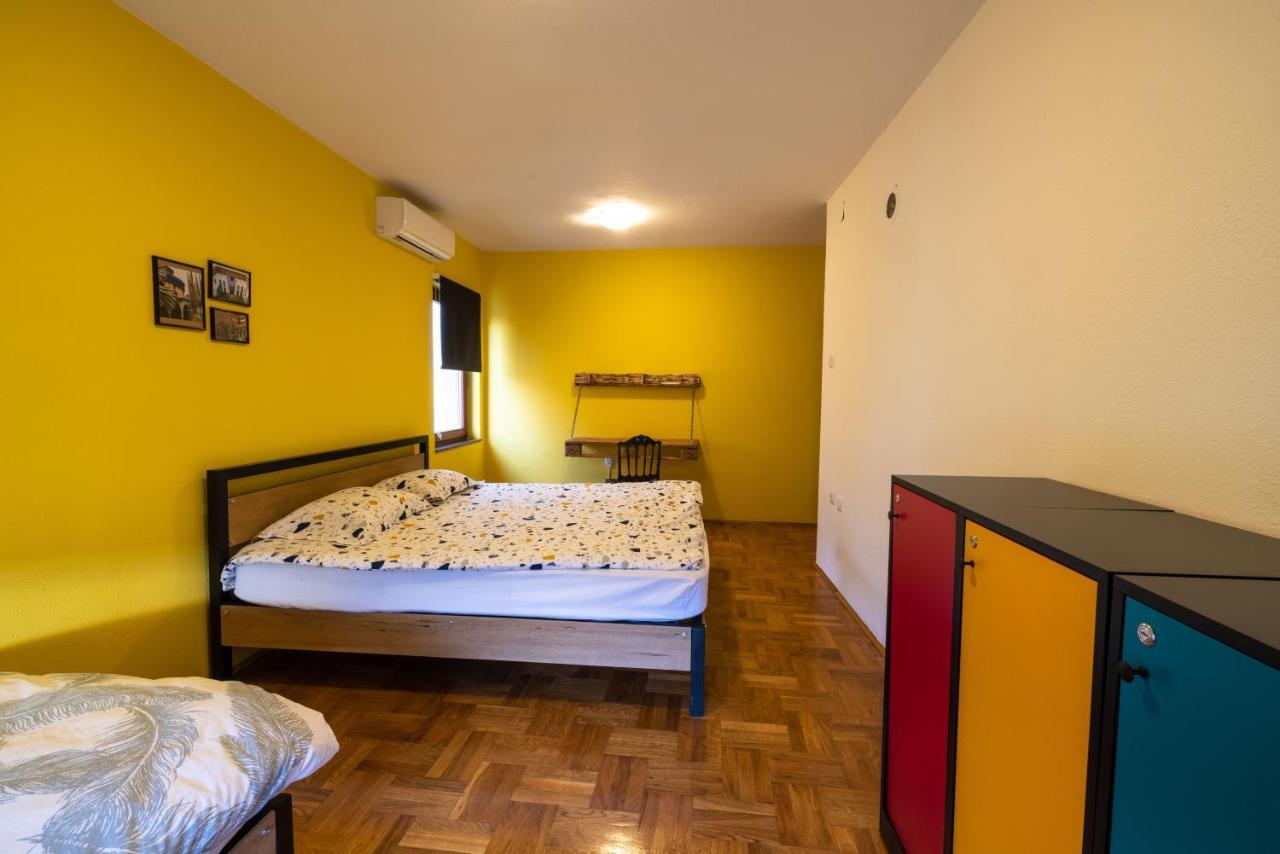 Hostel Prishtina Backpackers Pristina Exterior photo